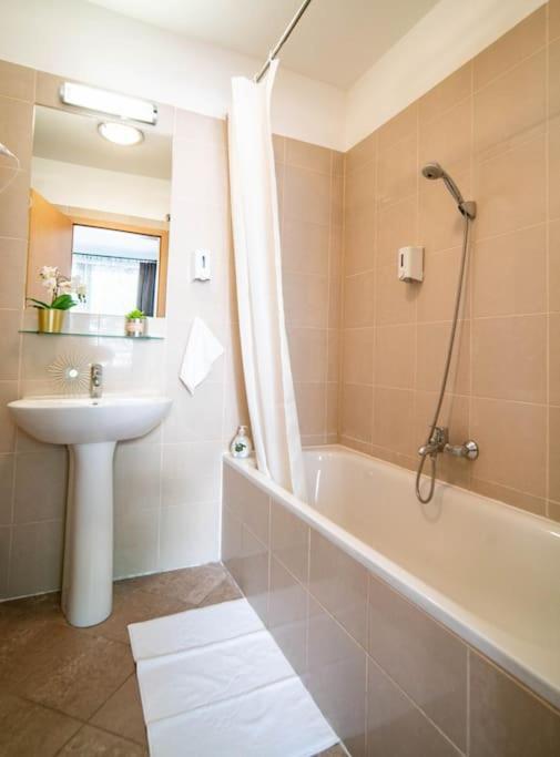 Free Parking! Soho Budapest 304, 4 Ppl, Ac, Fast Wifi, Smart Tv Bagian luar foto