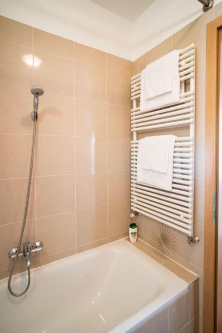 Free Parking! Soho Budapest 304, 4 Ppl, Ac, Fast Wifi, Smart Tv Bagian luar foto